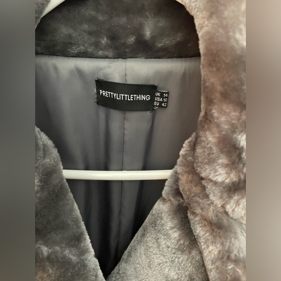 Size 10 Pretty Little Thing oversized faux fur maxi coat - Picture 3 of 3